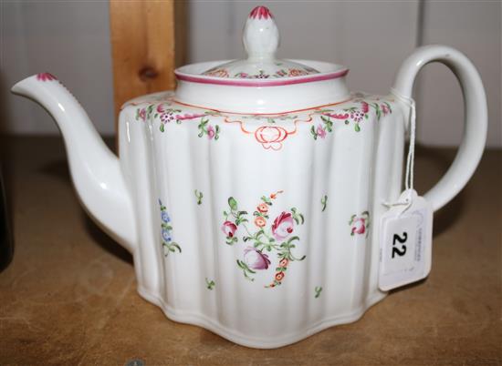 Newhall teapot(-)